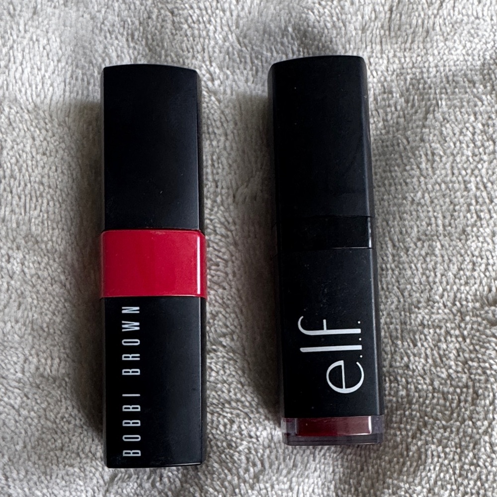 โ ๏ธVibrant Red Lipstickโ ๏ธ